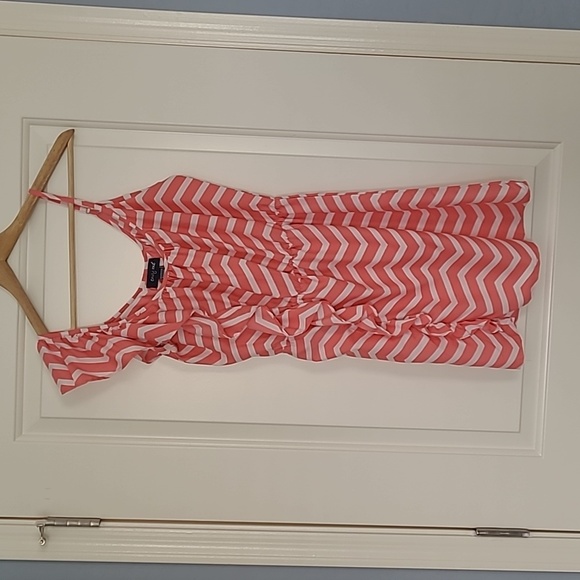 envy Dresses & Skirts - Coral chevron dress